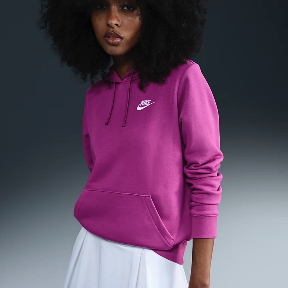 Nike Sportswear Club Fleece
Women's Pullover Hoodie / HiLow Style